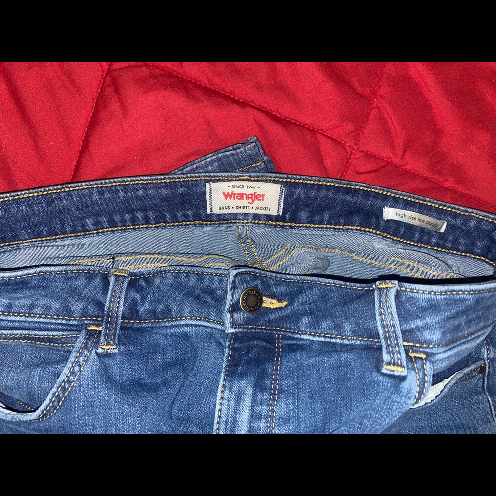 Wrangler boot cut light wash jeans! high rise!!